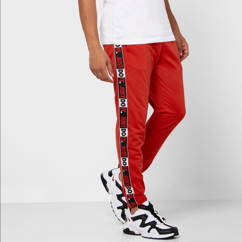 NIKE NSW Just Do It Tape Sweatpants size XL
Red